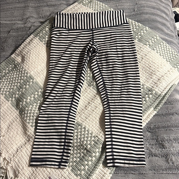Lululemon Cropped Leggings - Picture 1 of 4